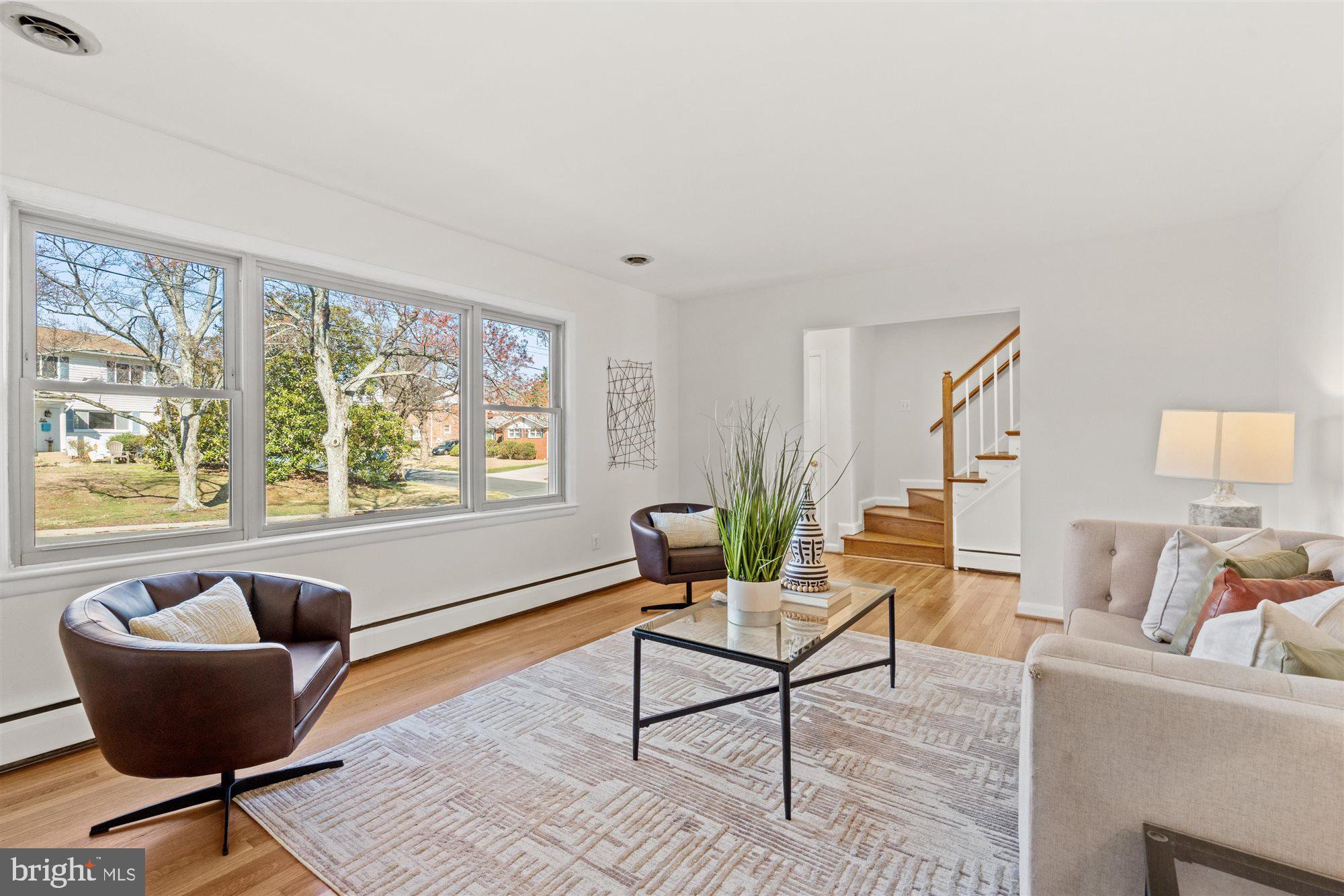 6200 Rockhurst Road Bethesda, MD 20817 - Photo 2 of 31 Sun-filled living room