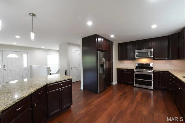 $2,800 | 2208 Centeroyal Drive, St. Louis, MO 63131