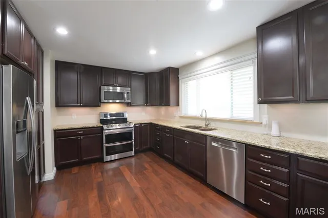 $2,800 | 2208 Centeroyal Drive, St. Louis, MO 63131