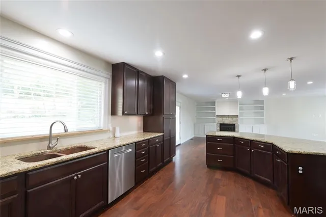 $2,800 | 2208 Centeroyal Drive, St. Louis, MO 63131