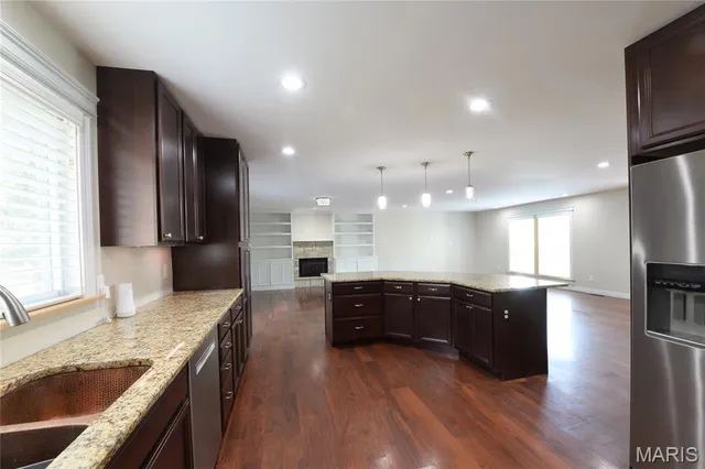 $2,800 | 2208 Centeroyal Drive, St. Louis, MO 63131