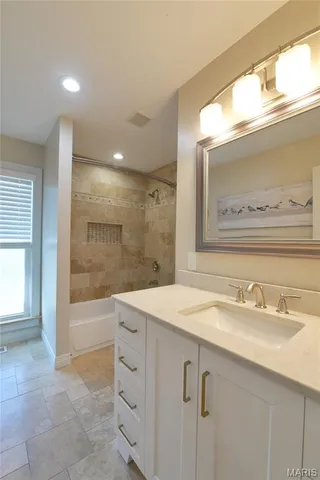 $2,800 | 2208 Centeroyal Drive, St. Louis, MO 63131