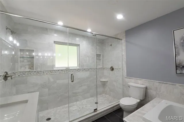 $2,800 | 2208 Centeroyal Drive, St. Louis, MO 63131