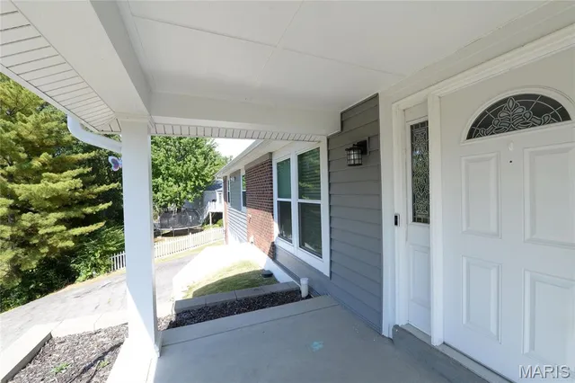 $2,800 | 2208 Centeroyal Drive, St. Louis, MO 63131