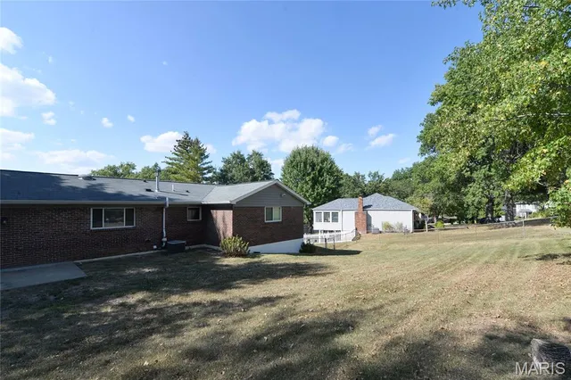 $2,800 | 2208 Centeroyal Drive, St. Louis, MO 63131