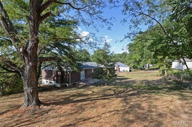 $2,800 | 2208 Centeroyal Drive, St. Louis, MO 63131