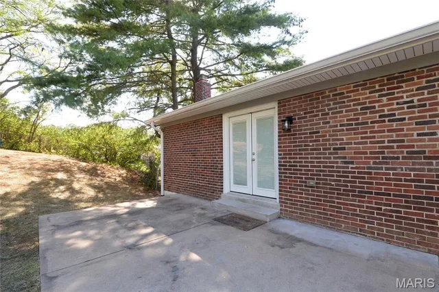 $2,800 | 2208 Centeroyal Drive, St. Louis, MO 63131