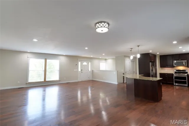 $2,800 | 2208 Centeroyal Drive, St. Louis, MO 63131