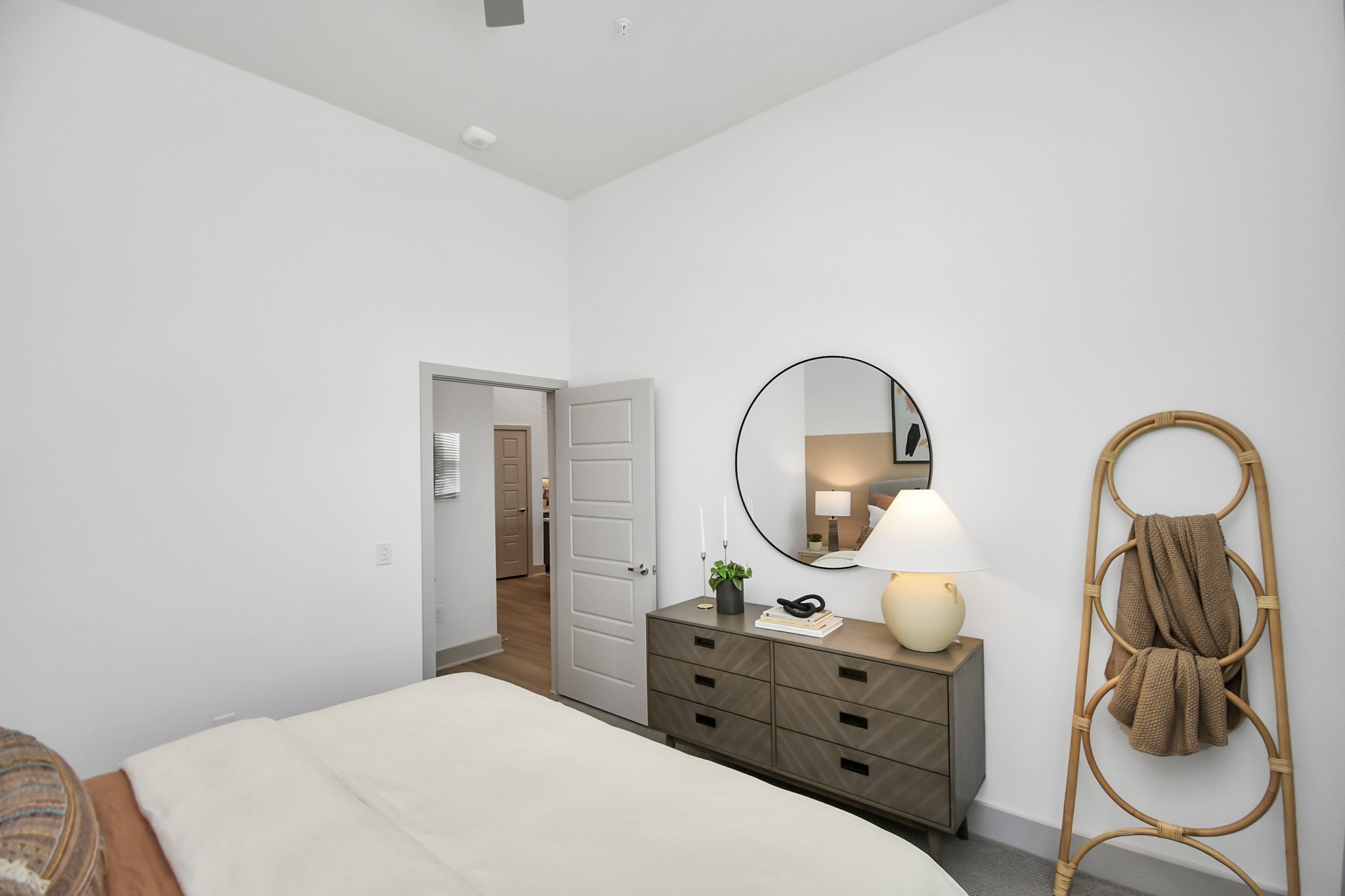 1617 Enid Street, Unit 177 Houston, TX 77009 - Photo 15 of 50 a bedroom with a bed and a dresser