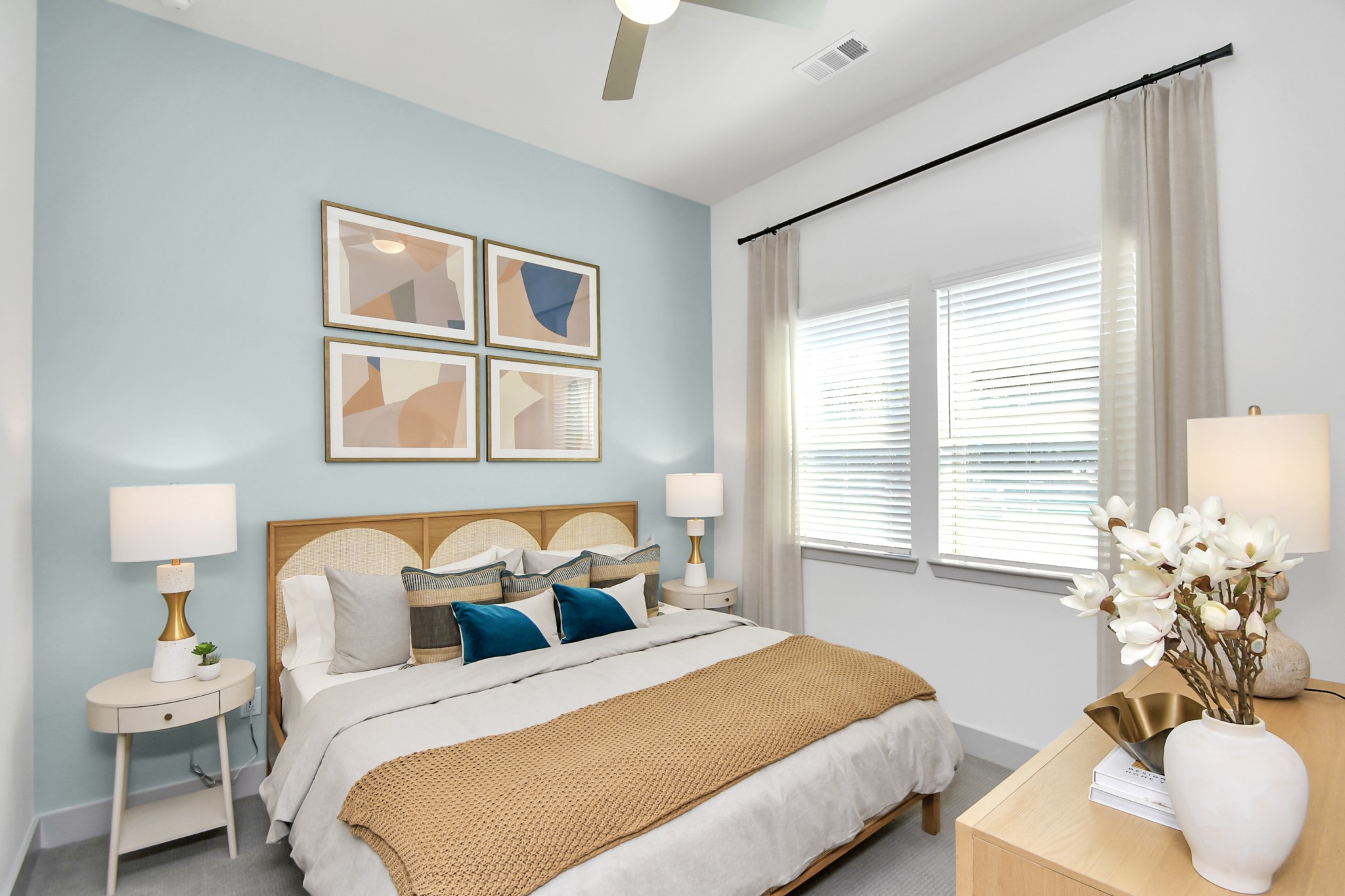 1617 Enid Street, Unit 177 Houston, TX 77009 - Photo 22 of 50 a bedroom with bed and a window with chair