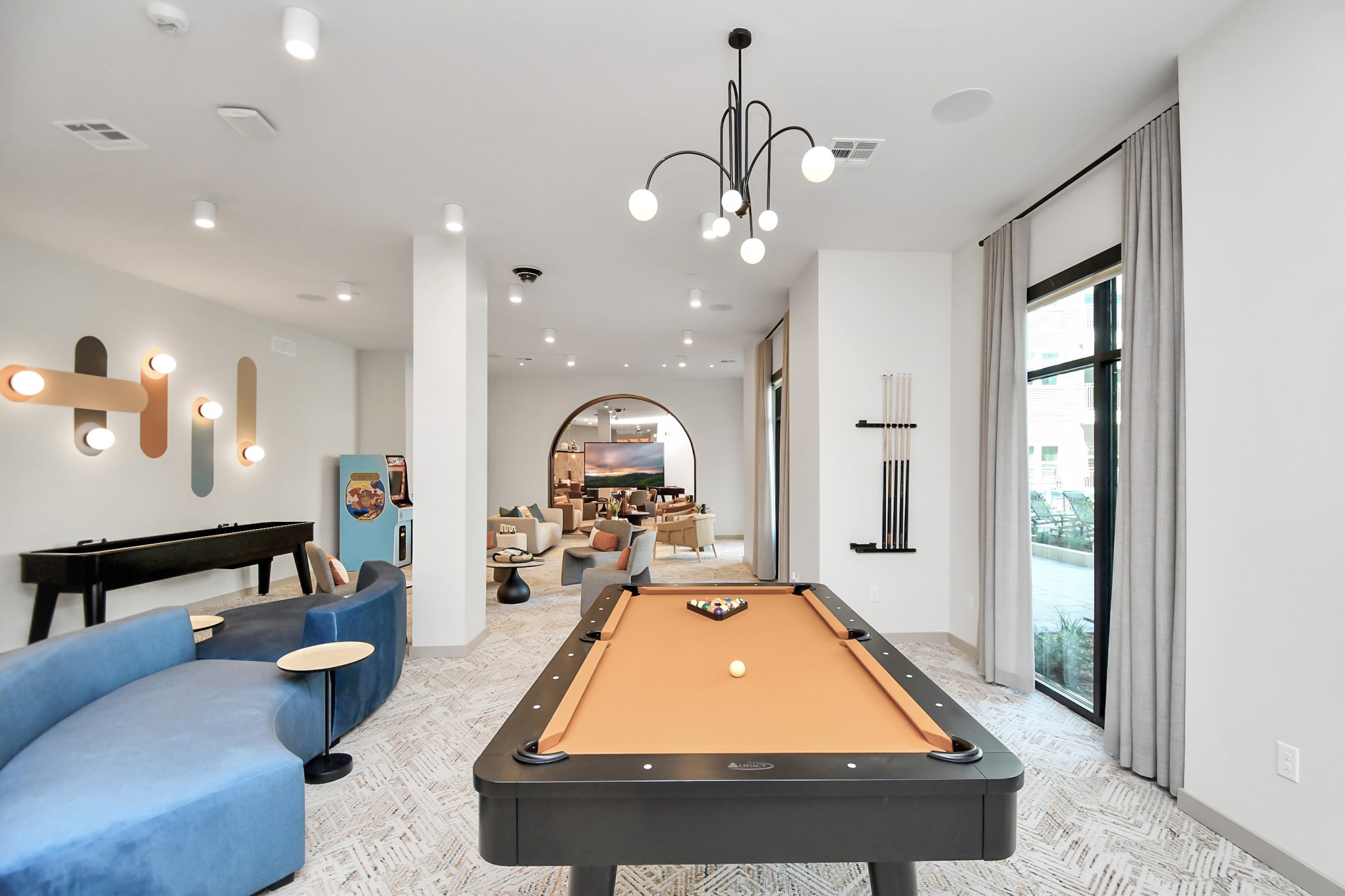 1617 Enid Street, Unit 177 Houston, TX 77009 - Photo 36 of 50 a room with lots of table tennis equipment