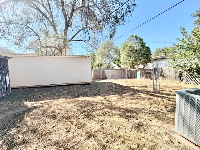 a view of back yard of the house