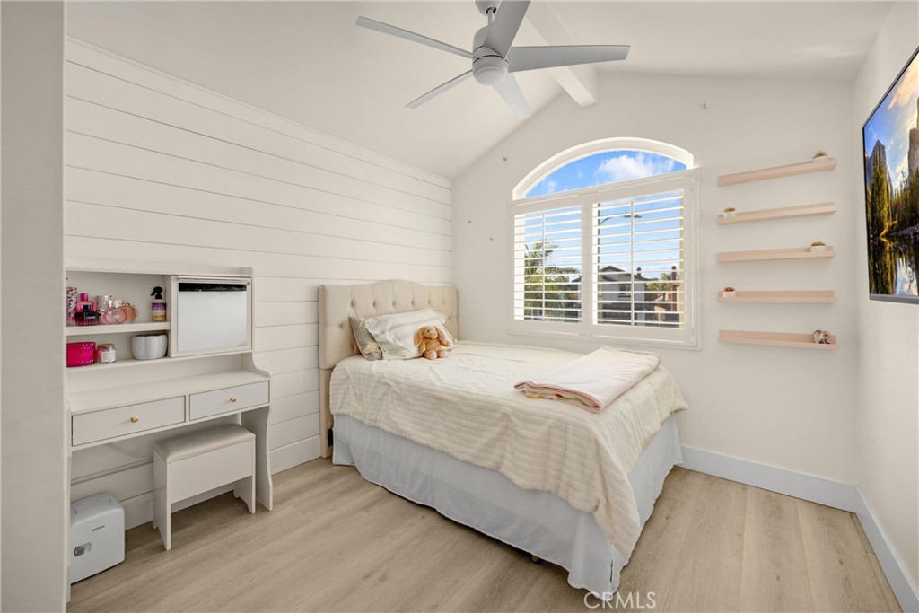7077 Campbell Place Rancho Cucamonga, CA 91701 - Photo 29 of 74 a bedroom with a bed and a window