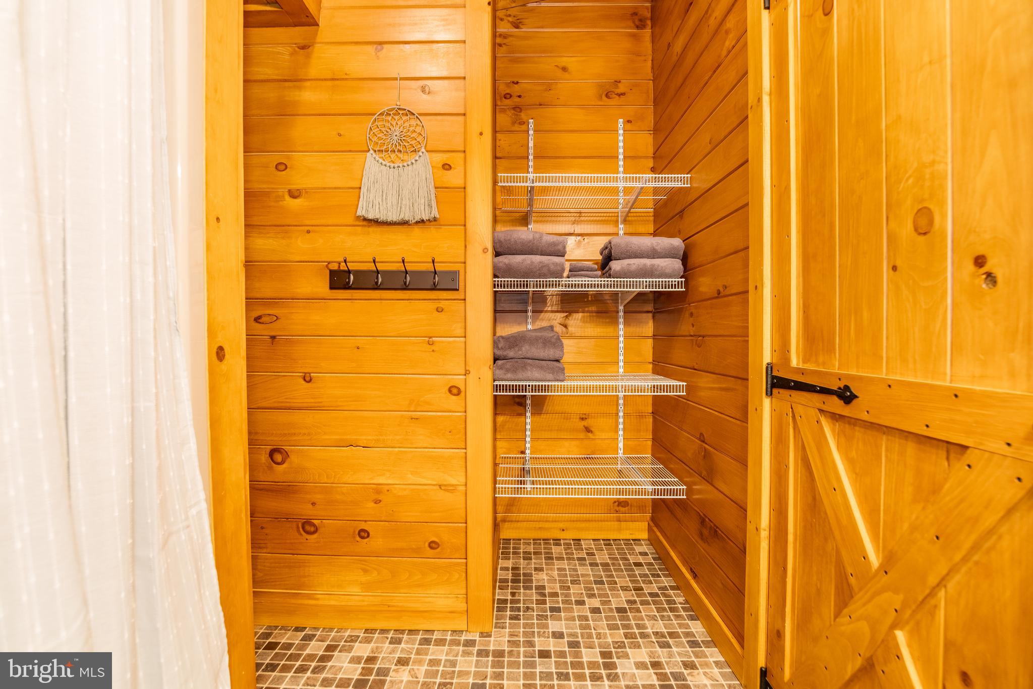 948 Legeer Road Grantsville, MD 21536 - Photo 65 of 94 Upper Full bathroom