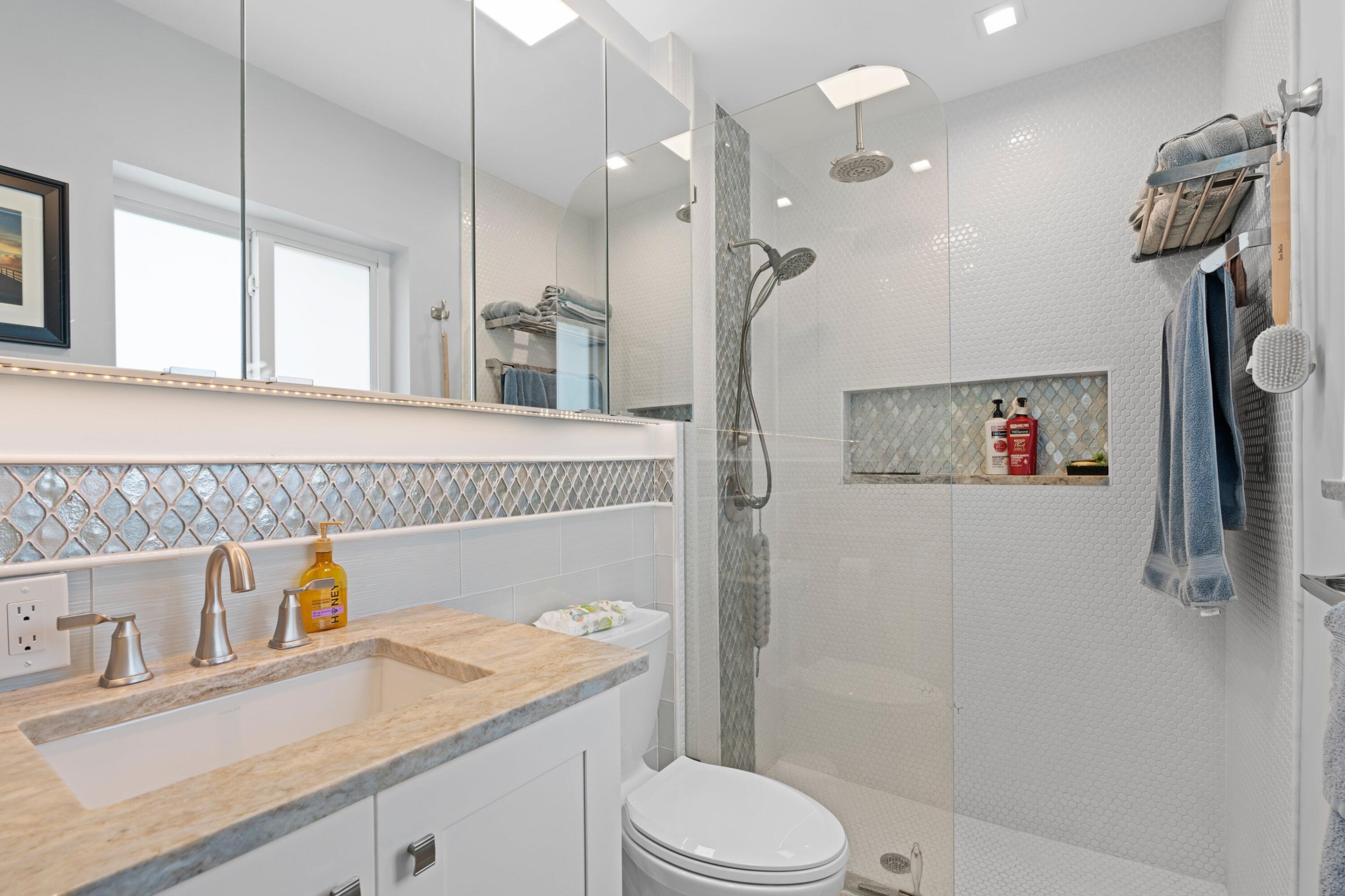 200 Northeast 28th Terrace Boca Raton, FL 33431 - Photo 11 of 35 Master Bathroom