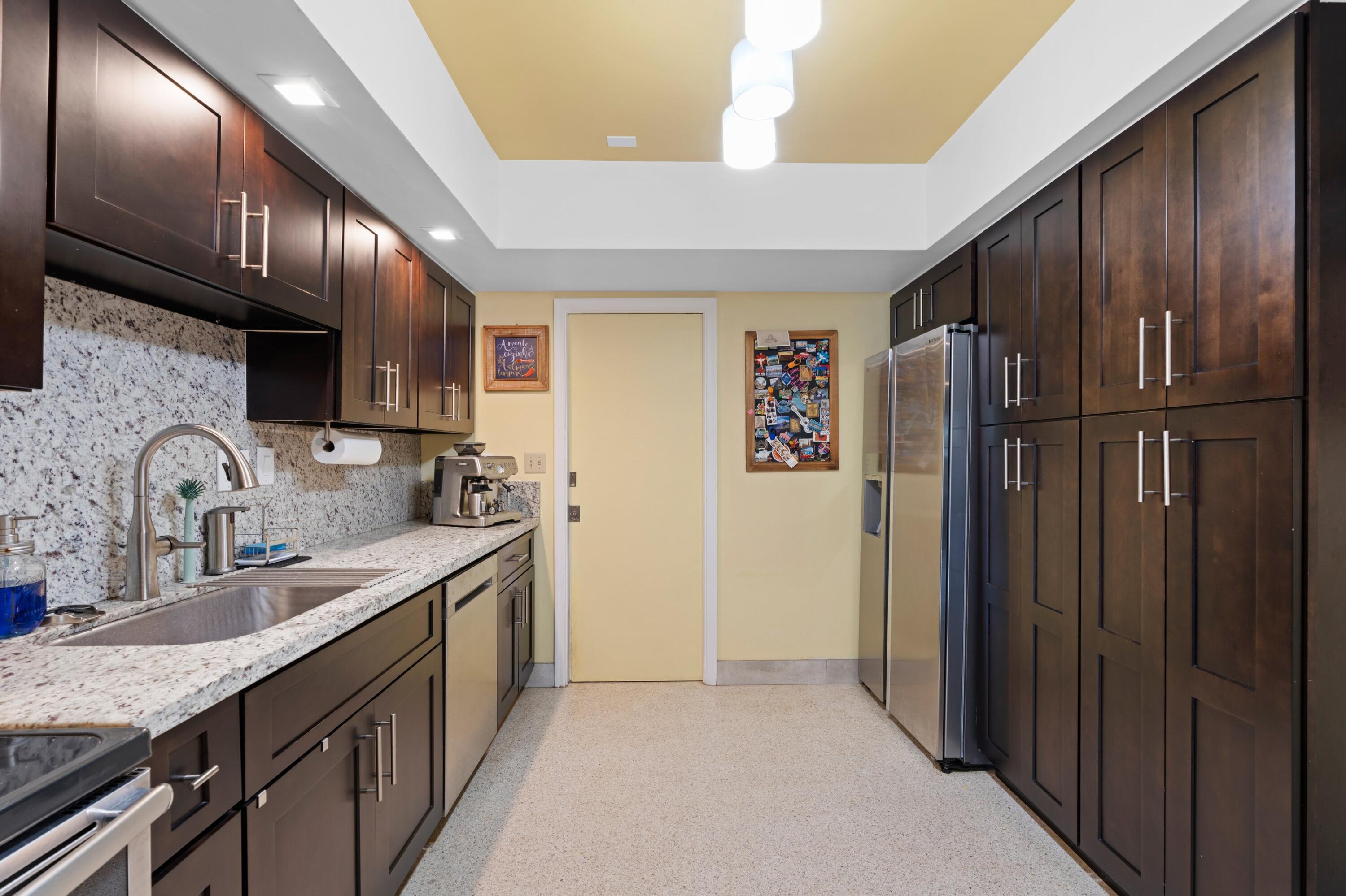 200 Northeast 28th Terrace Boca Raton, FL 33431 - Photo 9 of 35 Kitchen