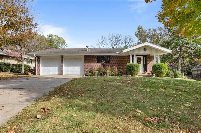 $325,000 | 1401 Woodland Terrace, Pittsburg, KS 66762
