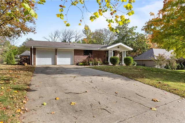 $325,000 | 1401 Woodland Terrace, Pittsburg, KS 66762