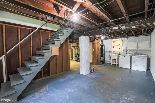 a view of a storage & utility room with washer and dryer