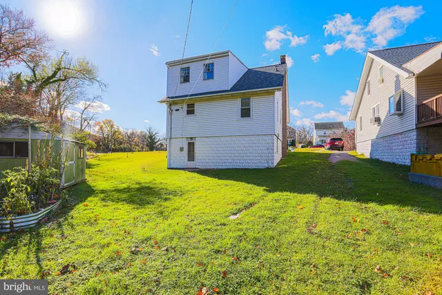 a view of front of house with a yard