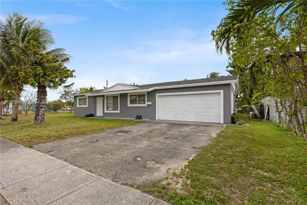 $449,999 | 300 Northwest 39th Street, Deerfield Beach, FL 33064