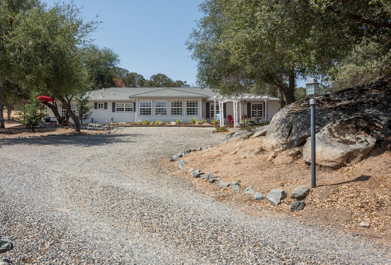 40678 Rancho Ramon Circle Coarsegold, CA 93614 - Photo 3 of 53 Gallery Image 3