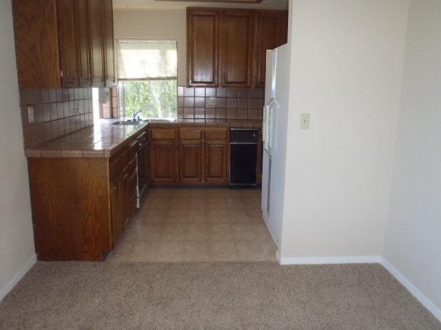 410 Ridgecrest Trail, Unit 228 Redding, CA 96003 - Photo 3 of 3 Kitchen