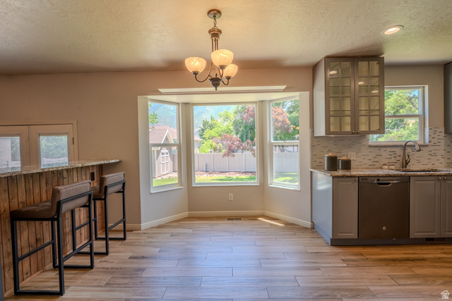 11957 Noelle Road Sandy, UT 84092 - Photo 6 of 38 Dining area