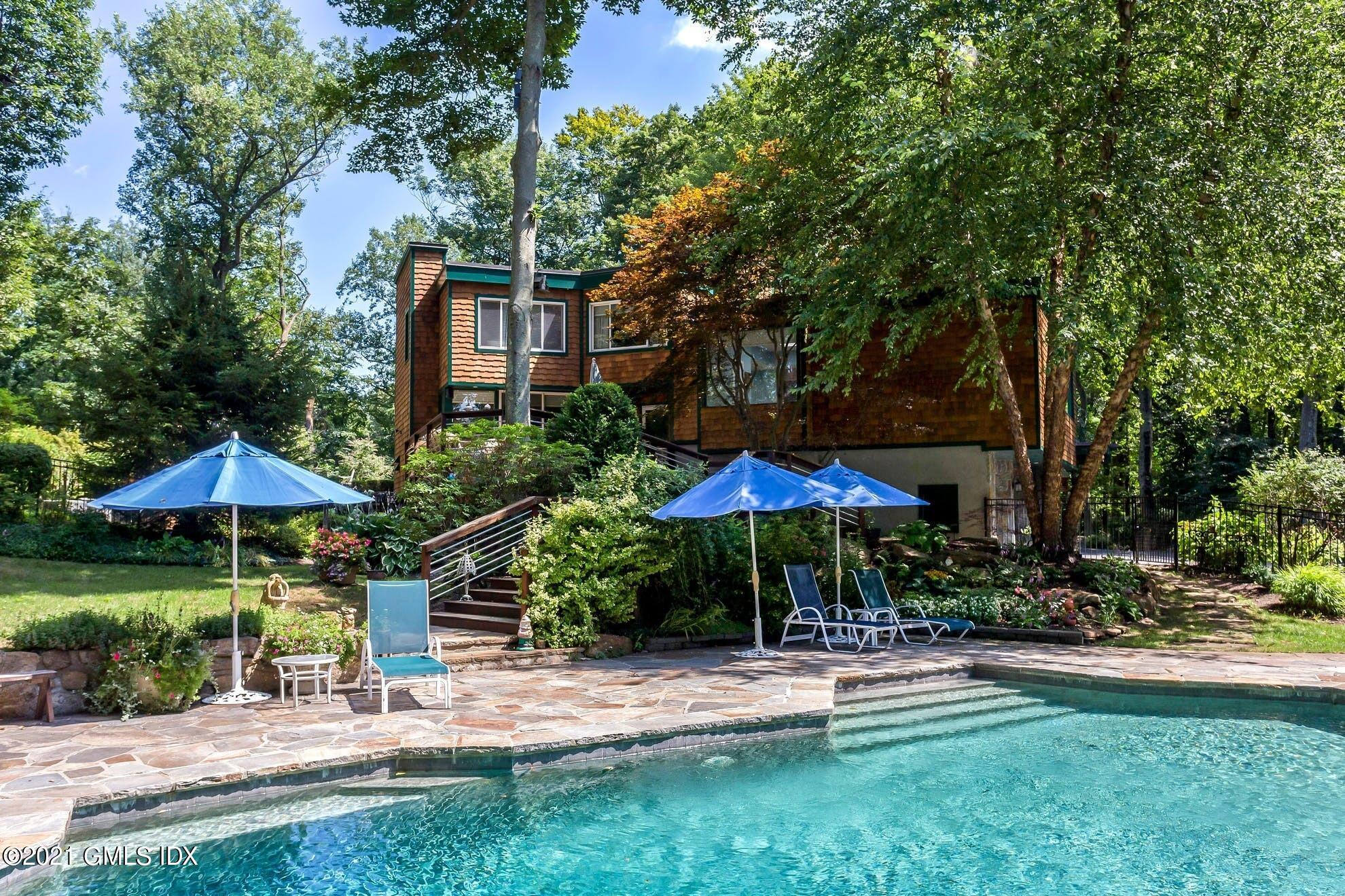 7 Chateau Ridge Road Greenwich, CT 06831 - Photo 26 of 36 a garden view with a seating space