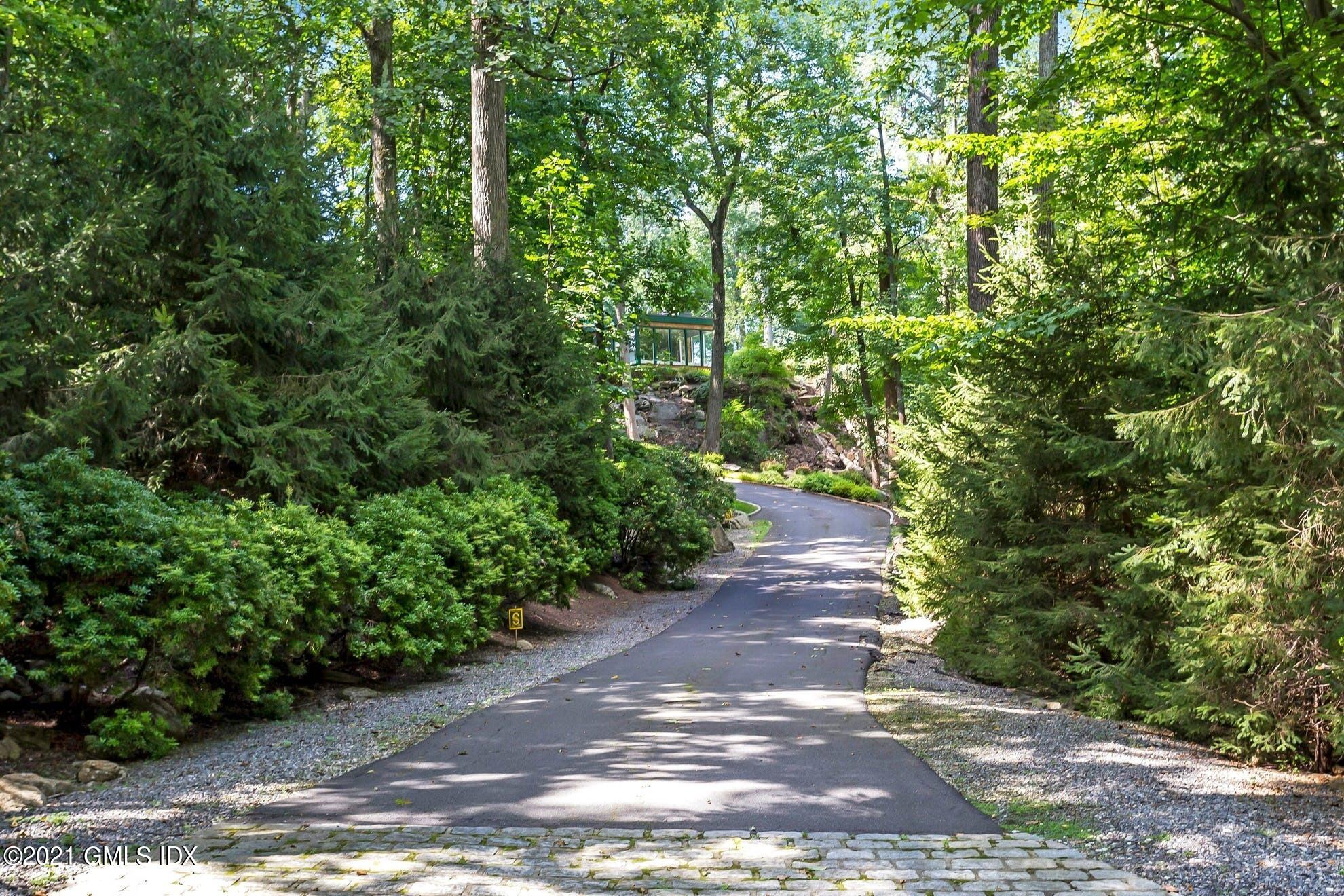 7 Chateau Ridge Road Greenwich, CT 06831 - Photo 29 of 36 a view of a pathway both side of yard