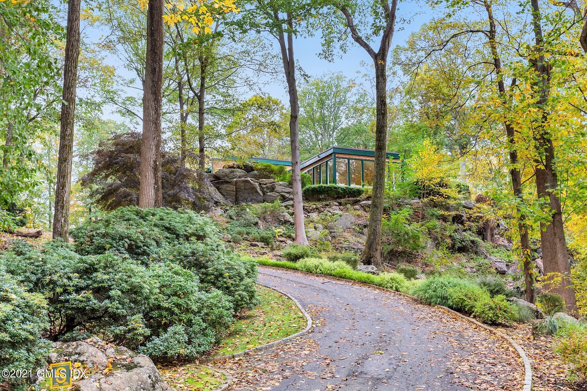 7 Chateau Ridge Road Greenwich, CT 06831 - Photo 31 of 36 a view of a back yard