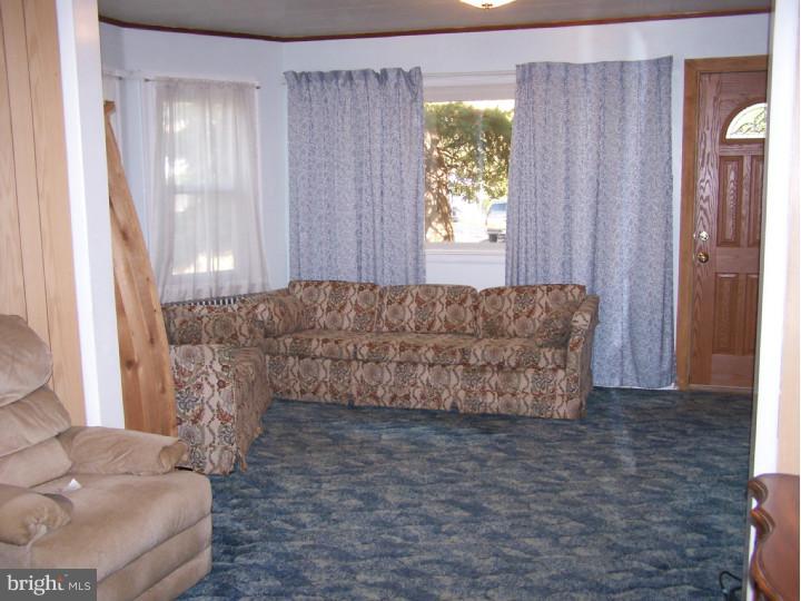 546 Sunset Avenue Maple Shade, NJ 08052 - Photo 4 of 16 Gallery Image 4