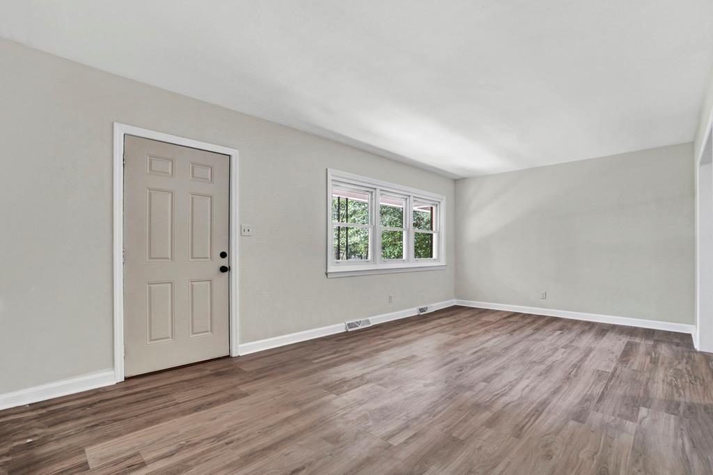 121 Valley Road Greenwood, SC 29646 - Photo 12 of 46 Gallery Image 12