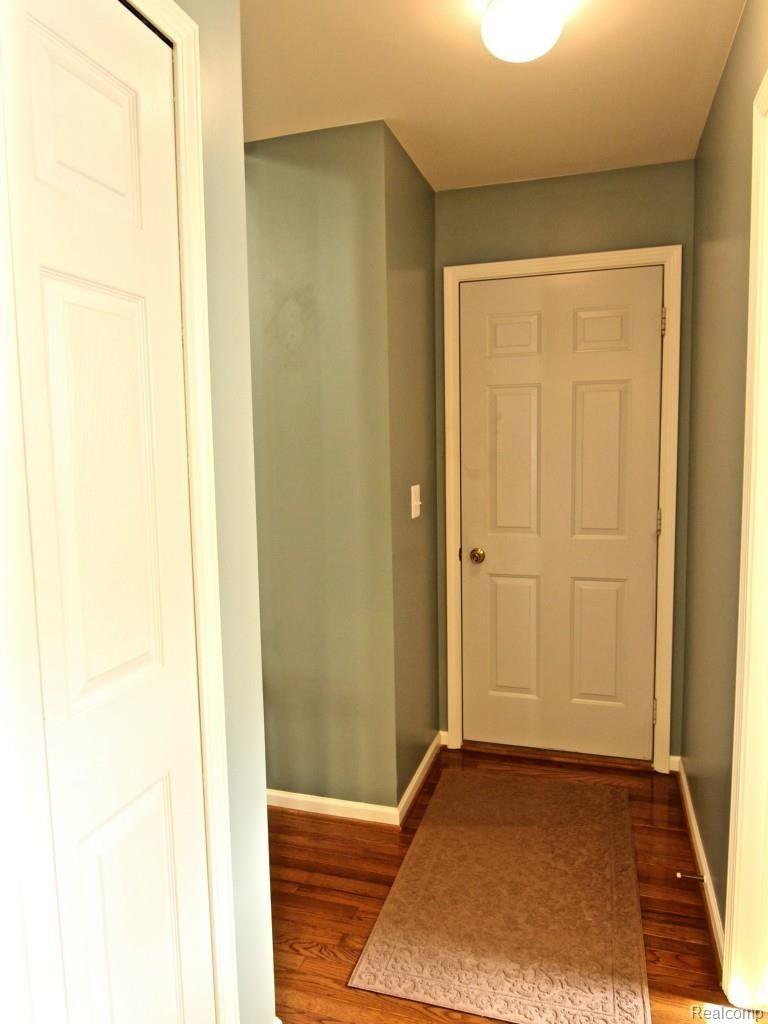 1066 Churchill Circle Rochester, MI 48307 - Photo 42 of 56 IMG_2705.jpg
