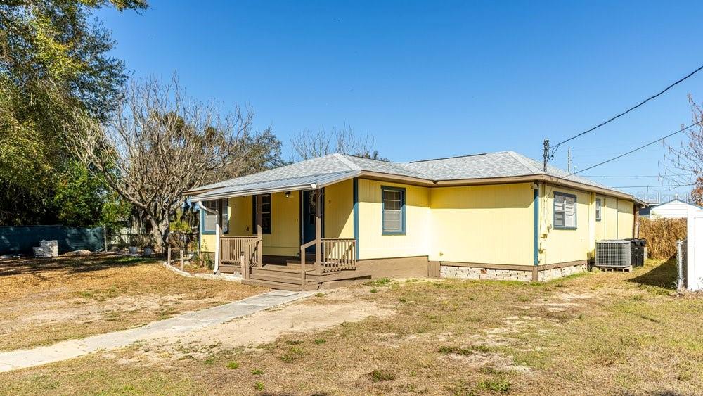 20 Florida Street Frostproof, FL 33843 - Photo 2 of 24