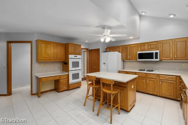 $575,000 | 1148 Mistwood Lane, Downers Grove, IL 60515