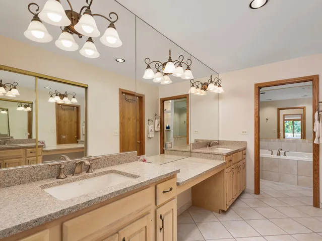 $575,000 | 1148 Mistwood Lane, Downers Grove, IL 60515