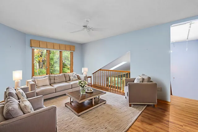 $575,000 | 1148 Mistwood Lane, Downers Grove, IL 60515