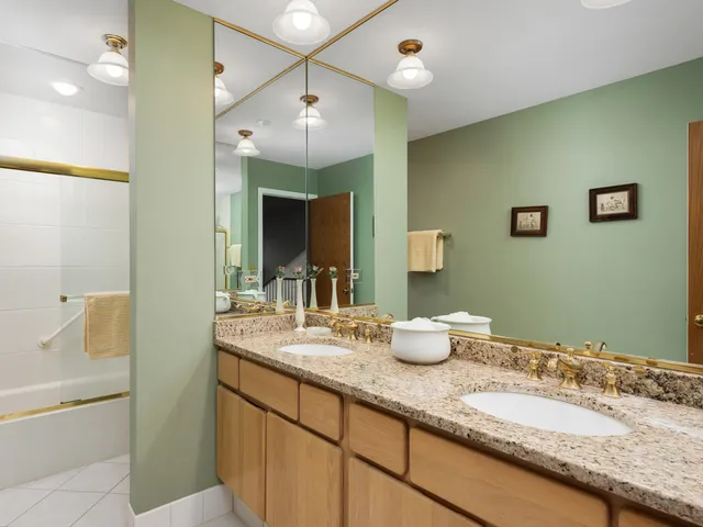 $575,000 | 1148 Mistwood Lane, Downers Grove, IL 60515