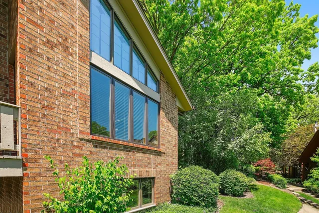 $575,000 | 1148 Mistwood Lane, Downers Grove, IL 60515