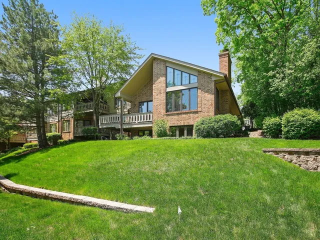 $575,000 | 1148 Mistwood Lane, Downers Grove, IL 60515