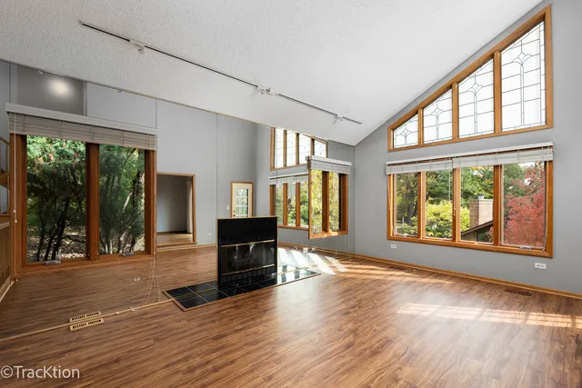 $575,000 | 1148 Mistwood Lane, Downers Grove, IL 60515