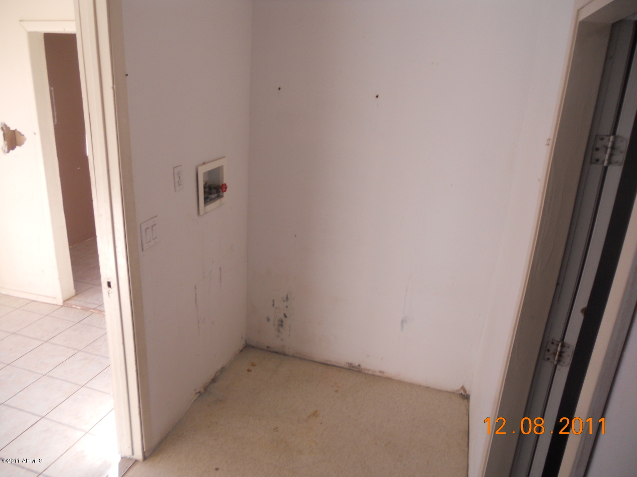 8643 West Piccadilly Road Phoenix, AZ 85037 - Photo 10 of 11 Laundry