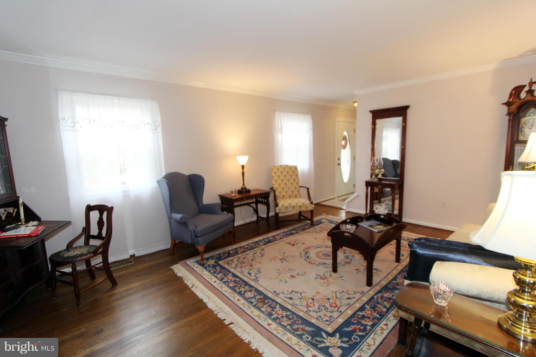 2000 Byrd Road Vienna, VA 22182 - Photo 15 of 30 a living room with furniture