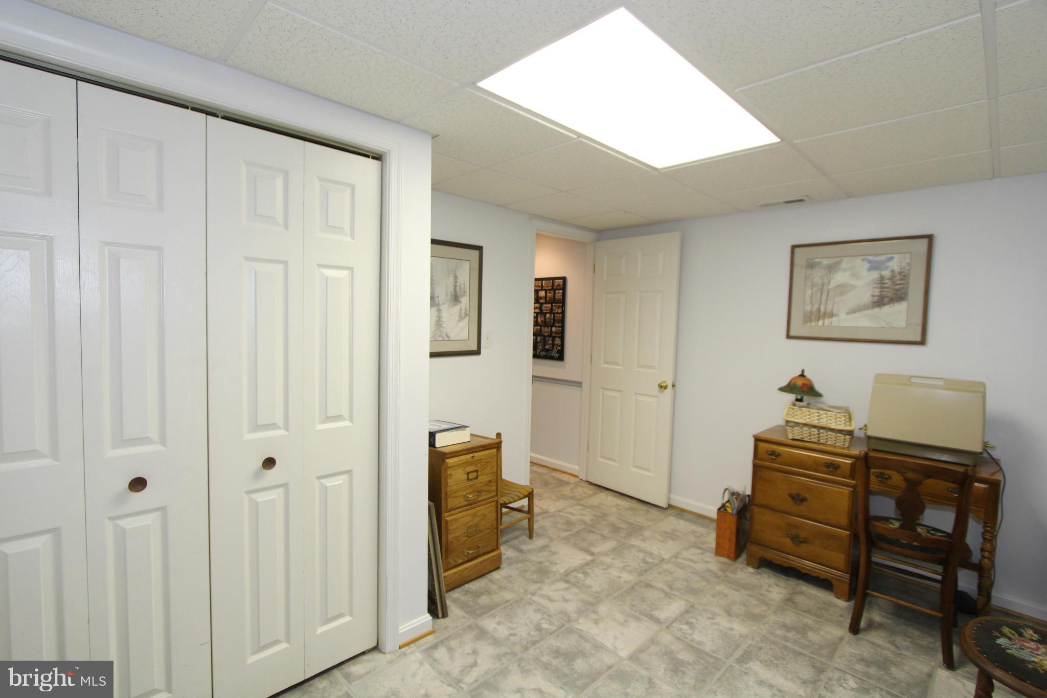 2000 Byrd Road Vienna, VA 22182 - Photo 30 of 30 a room with furniture and a window