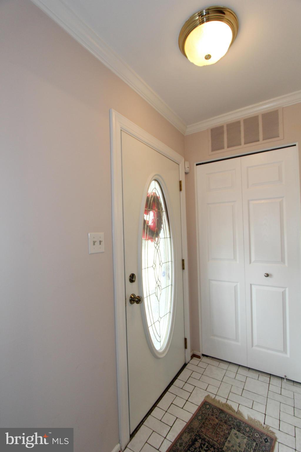 2000 Byrd Road Vienna, VA 22182 - Photo 7 of 30 an empty room with mirror