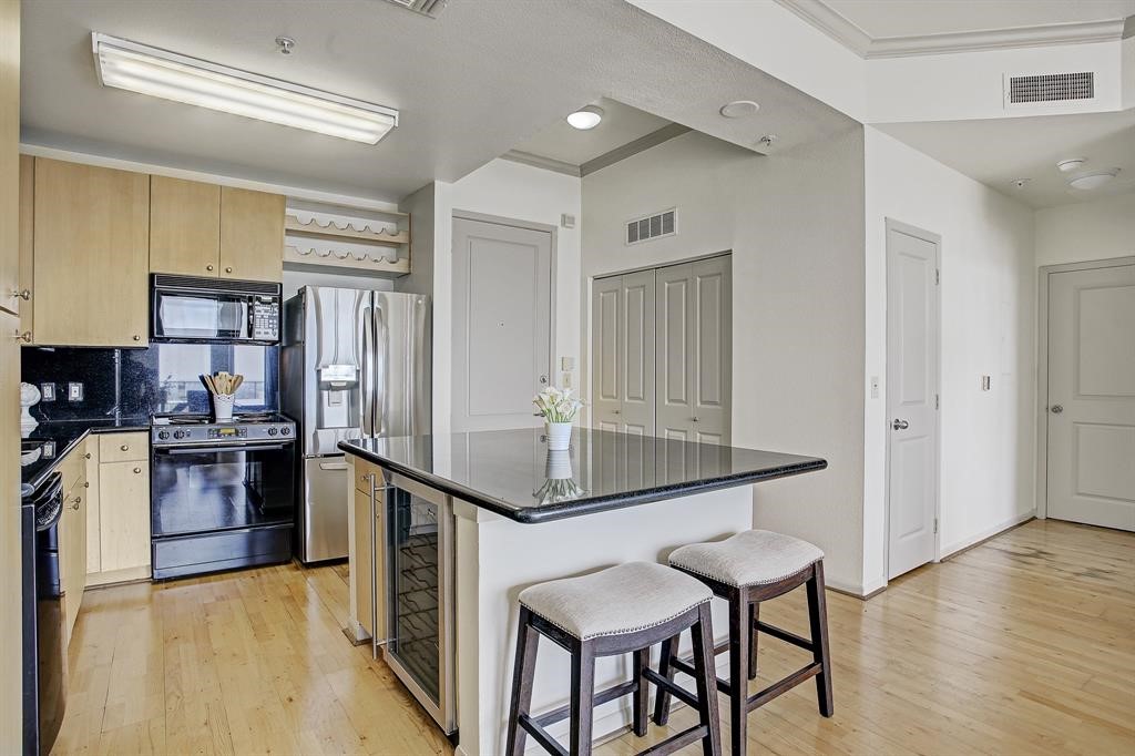 3505 Sage Road, Unit 2608 Houston, TX 77056 - Photo 6 of 10