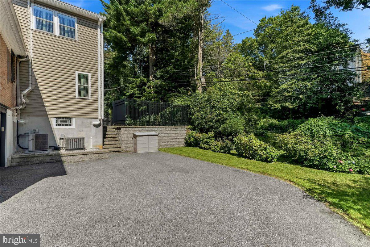 61 Duncan Lane Springfield, PA 19064 - Photo 38 of 42 Huge Driveway