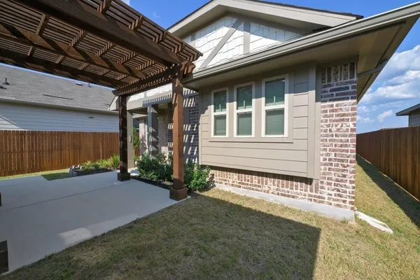 $2,100 | 933 King Street, Aubrey, TX 76227