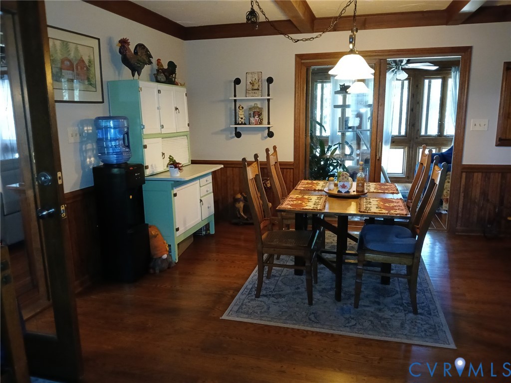 2174 Grubby Road Halifax, VA 24558 - Photo 15 of 25 a dining room with furniture and window